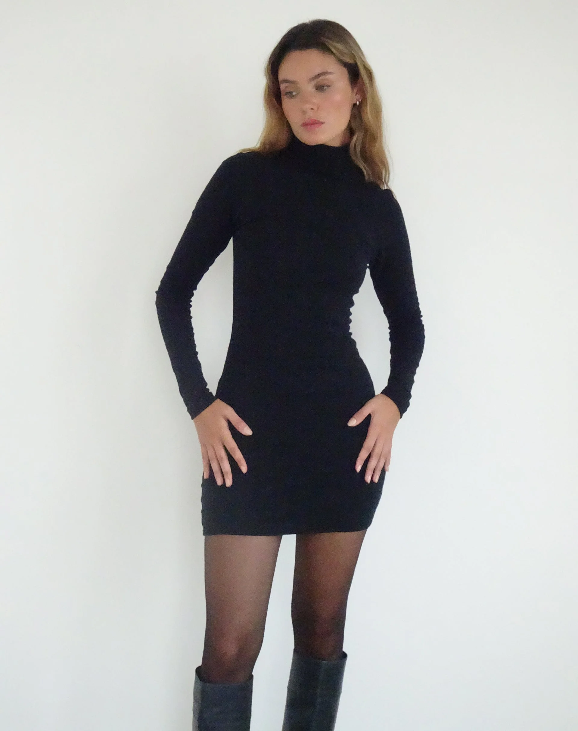 Yrion Bodycon-Minikleid mit Rollkragen in Schwarz - Image 4