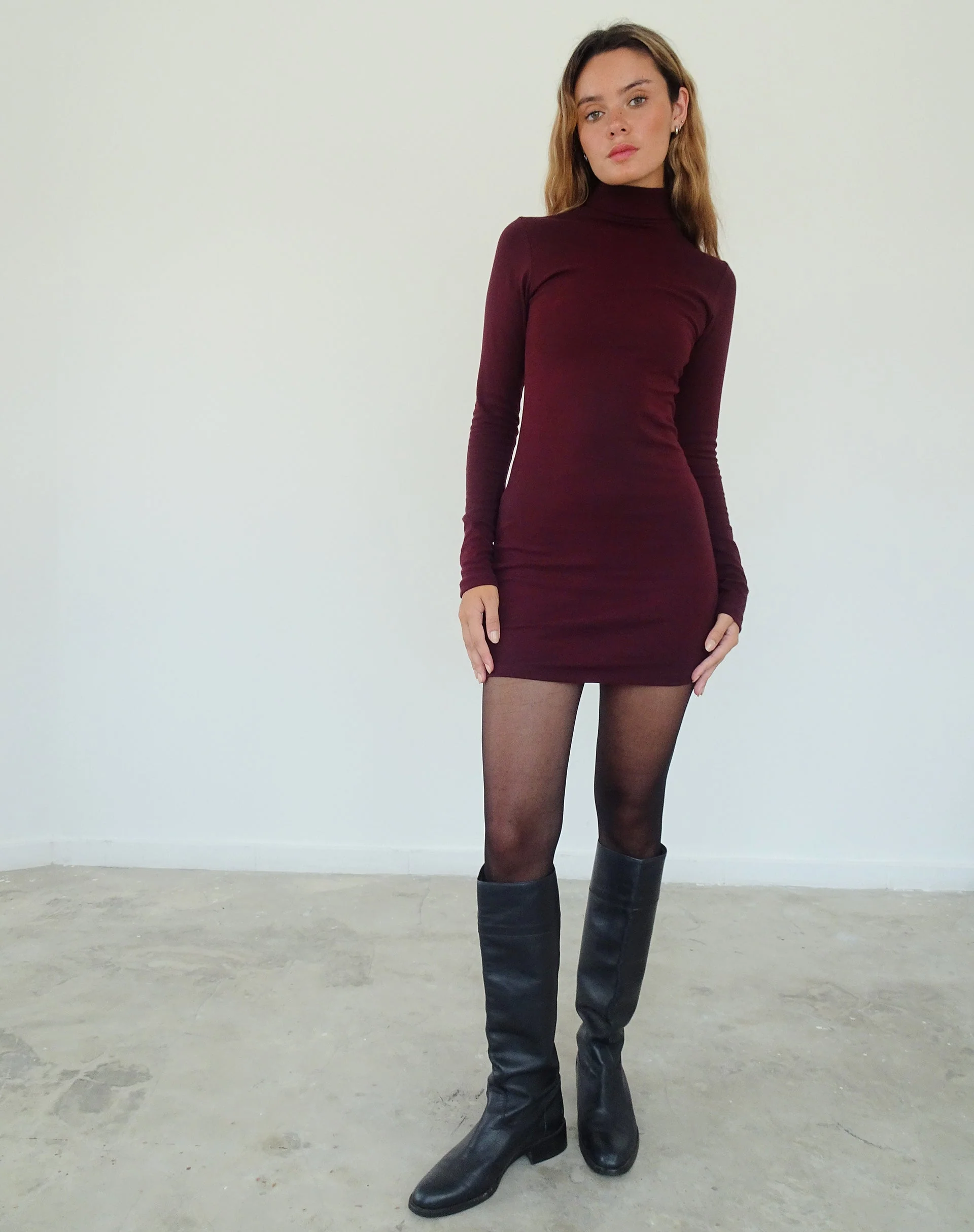 Yrion Bodycon-Minikleid mit Rollkragen in Burgunderrot - Image 3