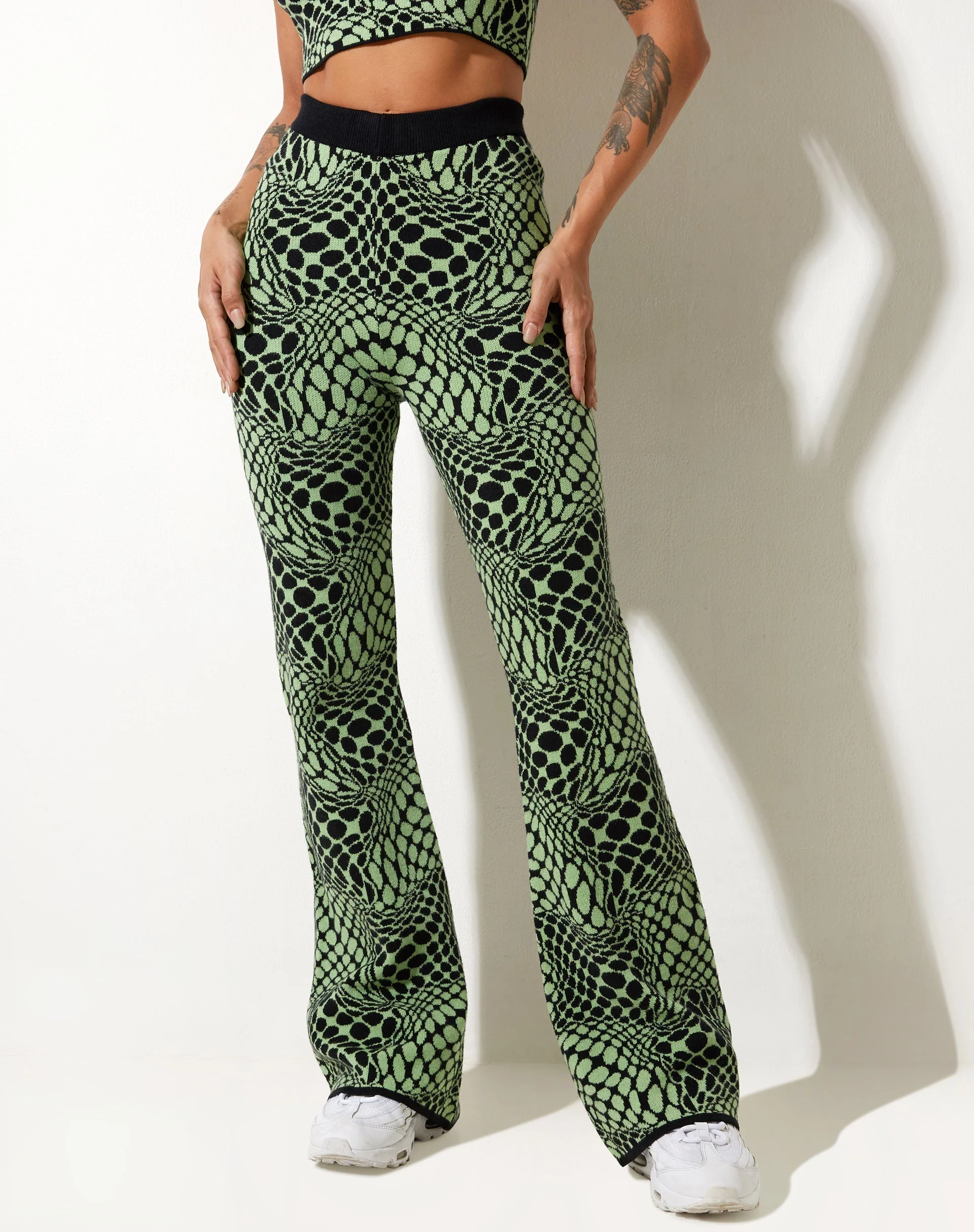 Yuana Hose in Geo Polka Arkadisch Grün - Image 3