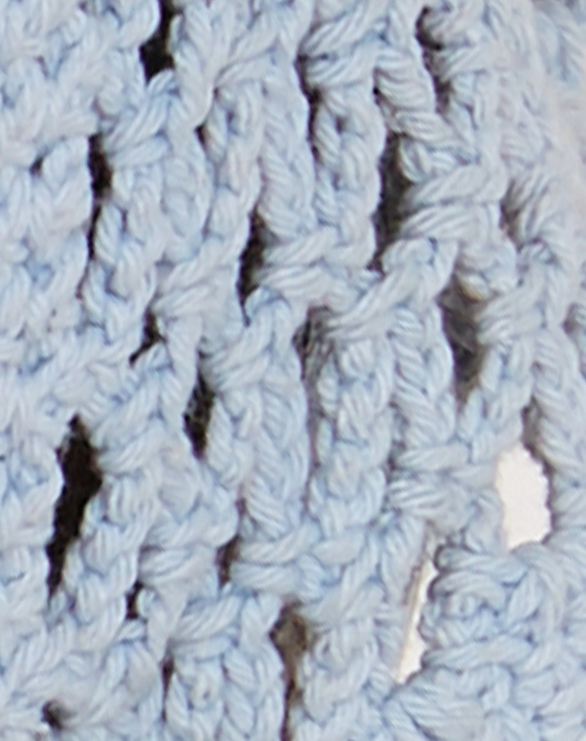 Yurike gehäkeltes Bandana in Puderblau - Image 5
