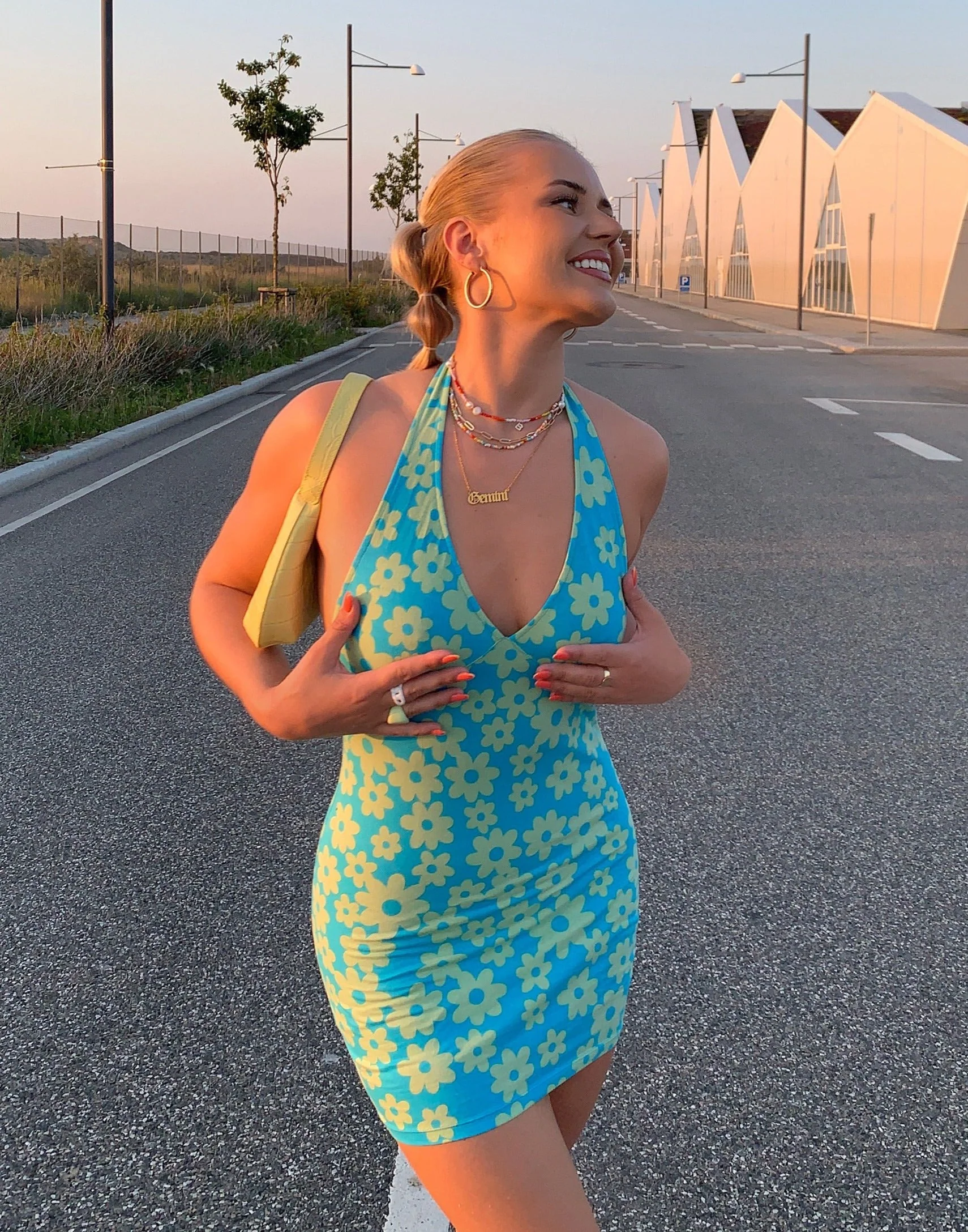 Yvette Minikleid in Retro Daisy Blau - Image 11