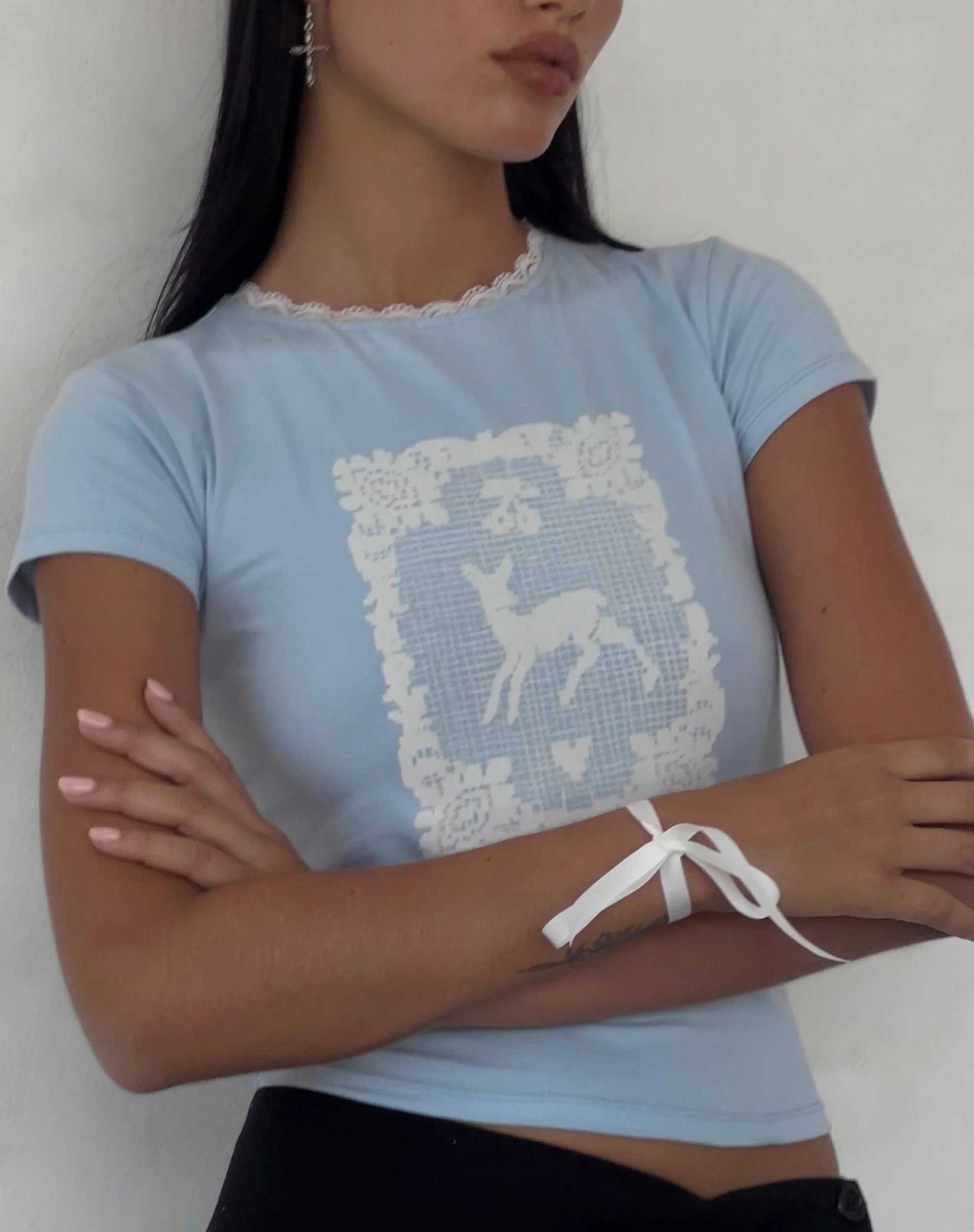Zagy Kurzarm-T-Shirt in Puderblau mit Hirschmotiv - Image 2