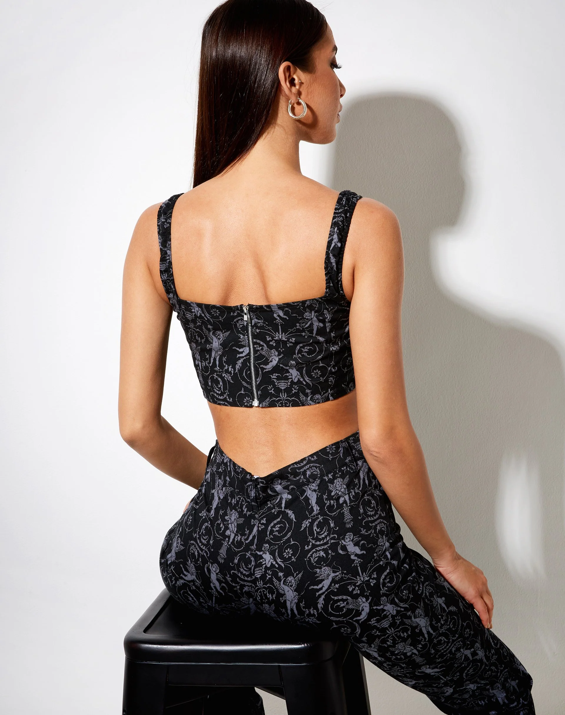 Zana Korsett Top in Barock Cherub Schwarz und Grau - Image 3