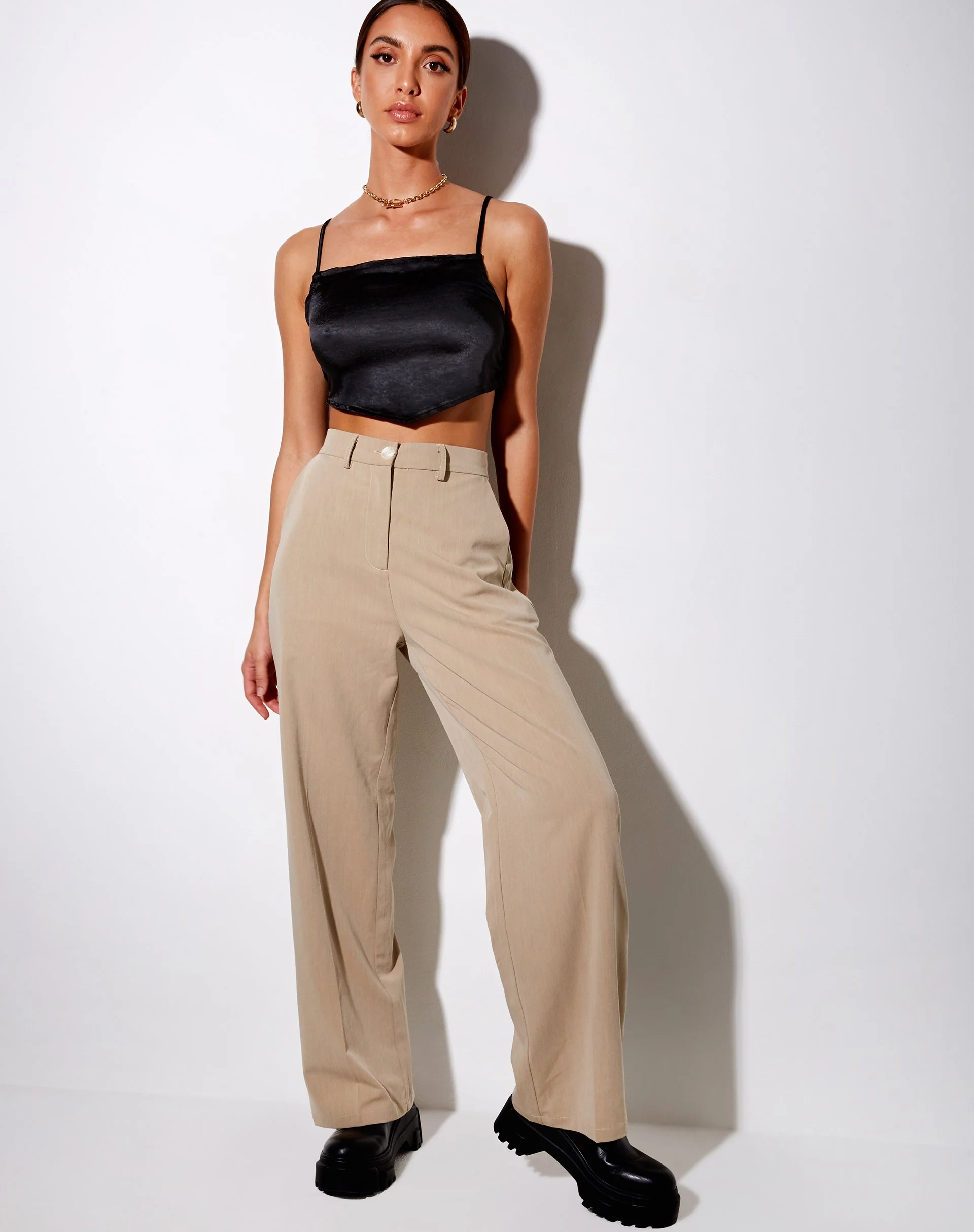 Zashe Cami Top in Satin Schwarz - Image 5