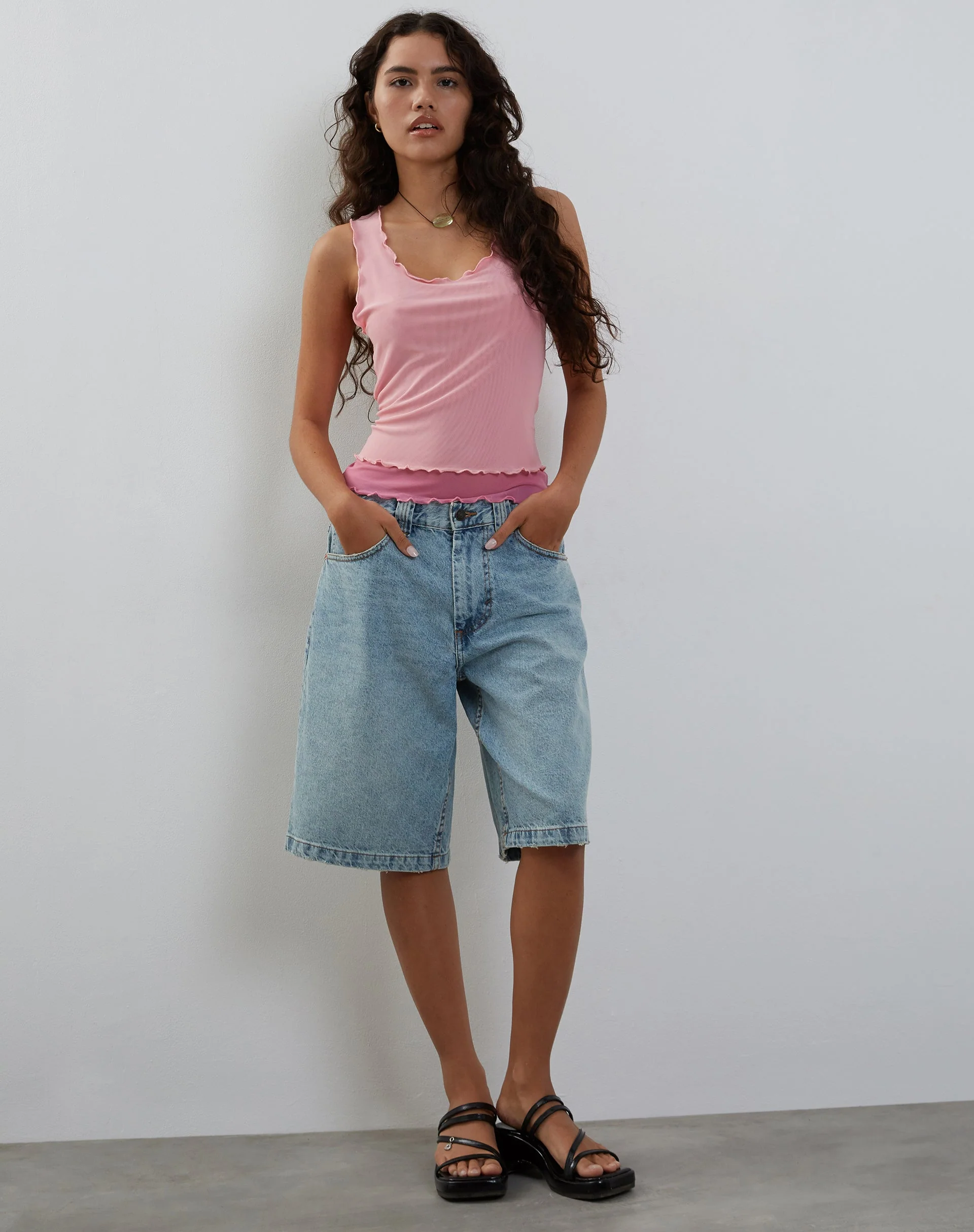 Zeta Vest Top in Rosa mit dunkelrosa Innenfutter - Image 4