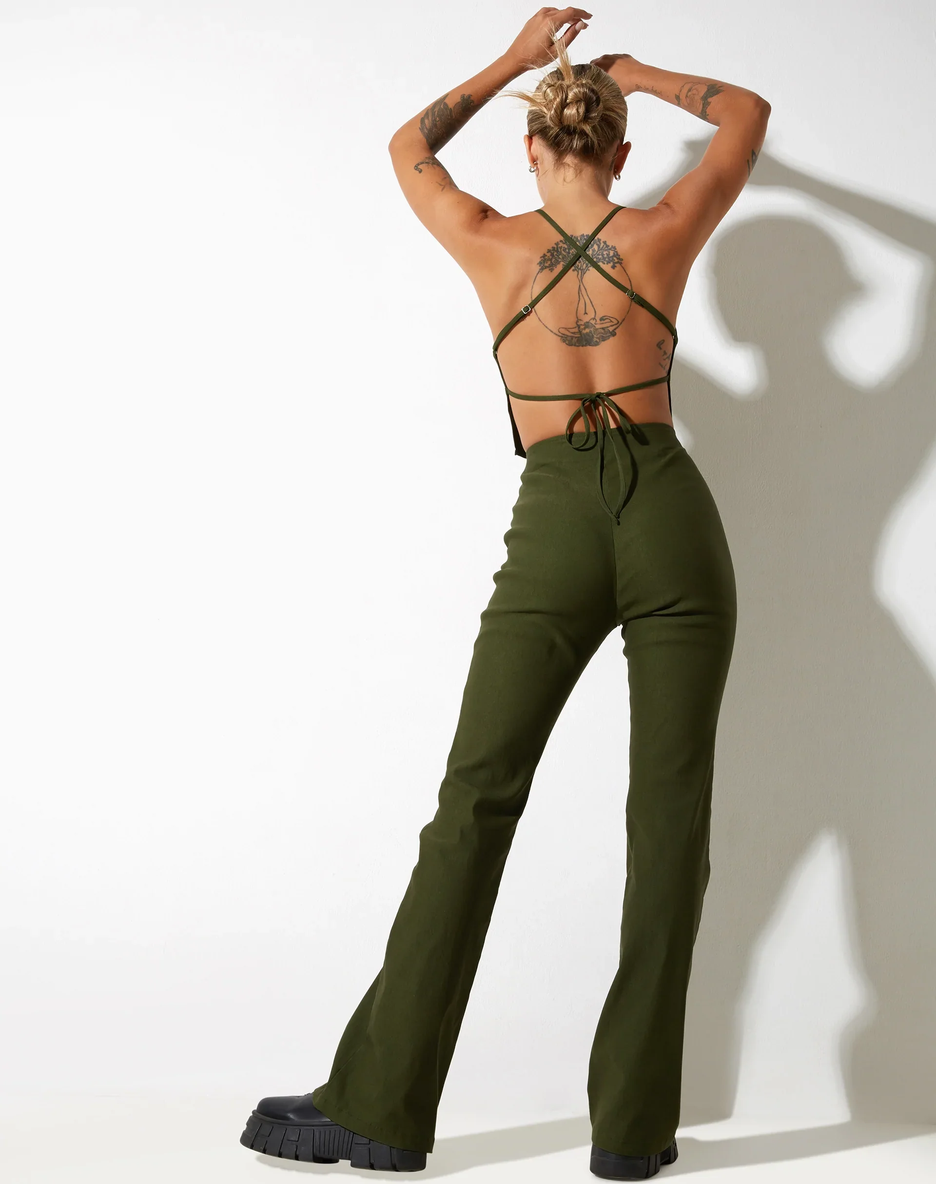 Zorah-Schlaghose in Tailoring Olive - Image 2