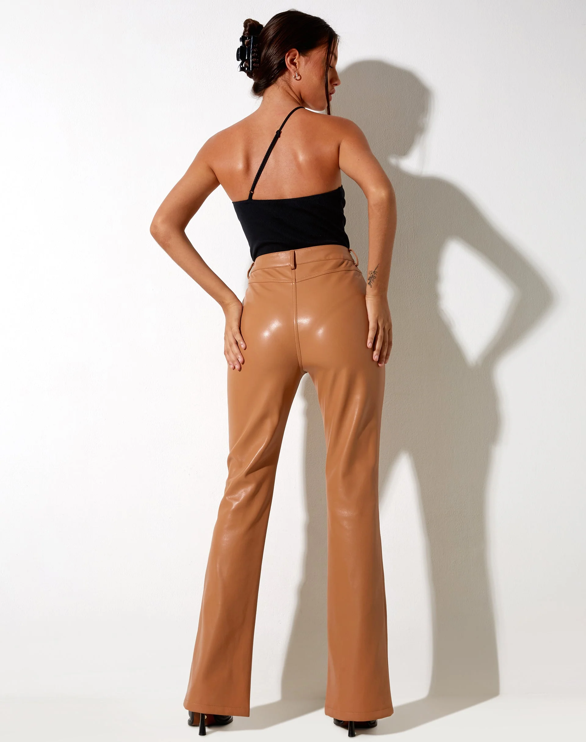 Zoven Schlaghose in PU Peachy Tan - Image 4