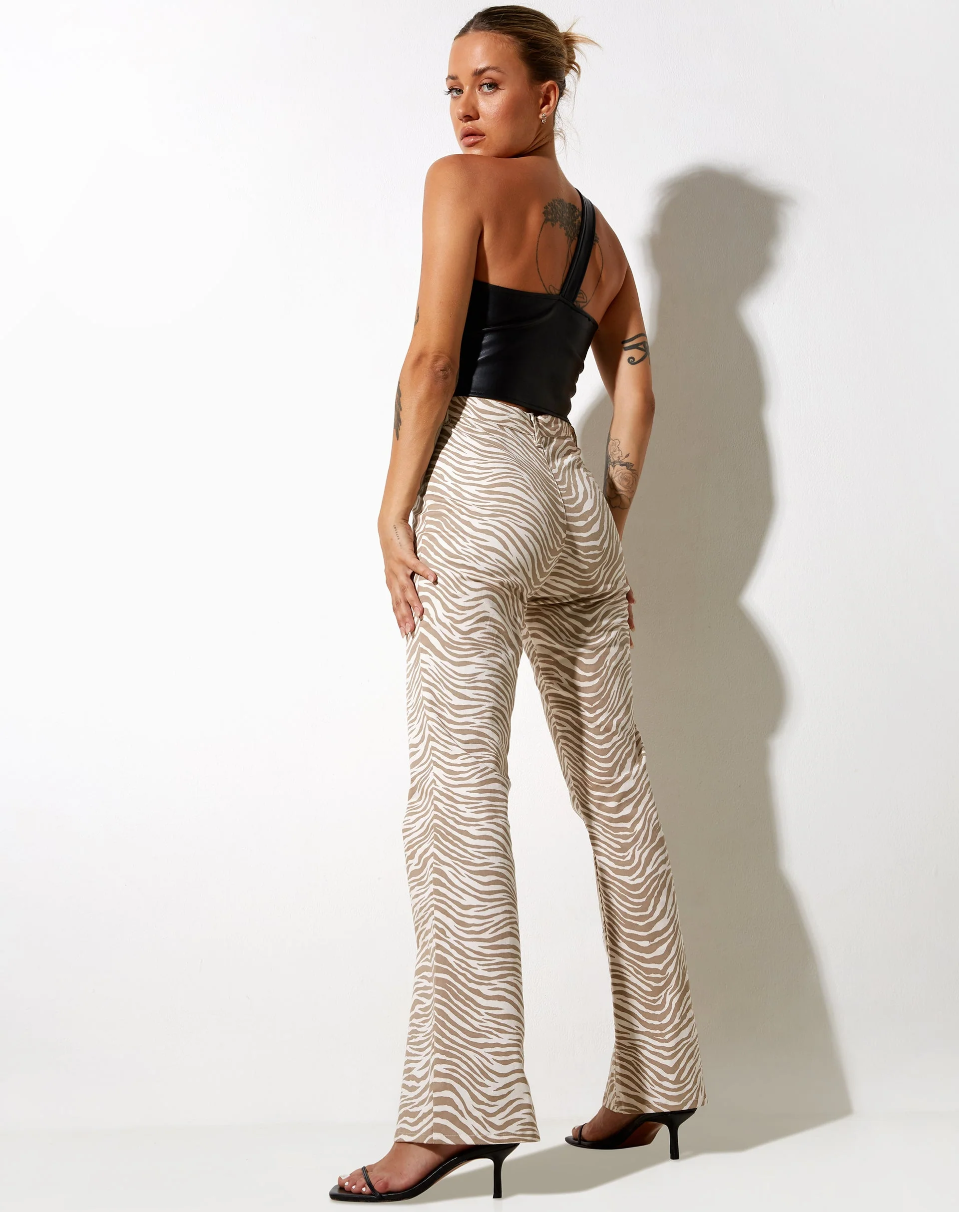 Zoven Schlaghose in Tonal Zebra - Image 2