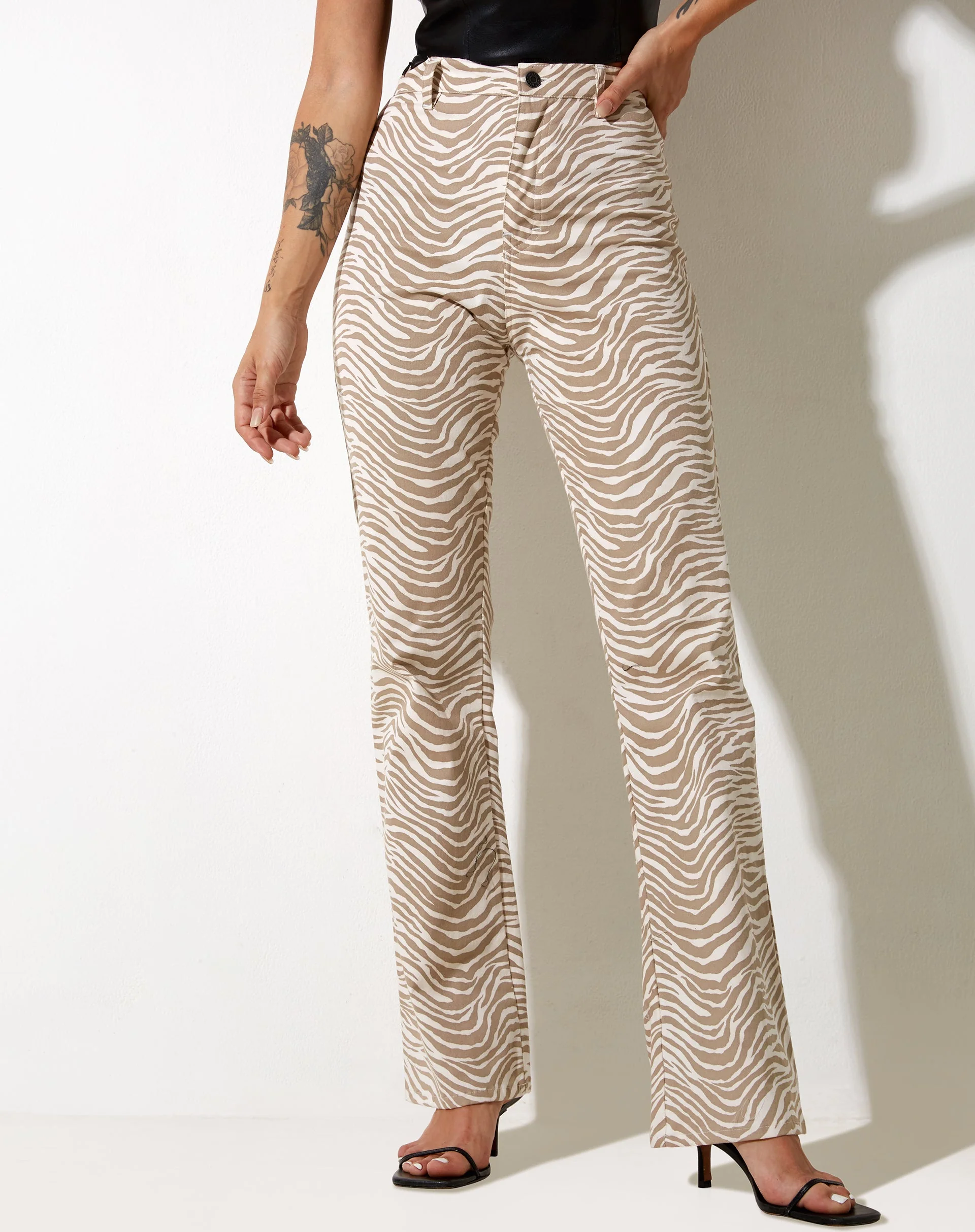 Zoven Schlaghose in Tonal Zebra - Image 3