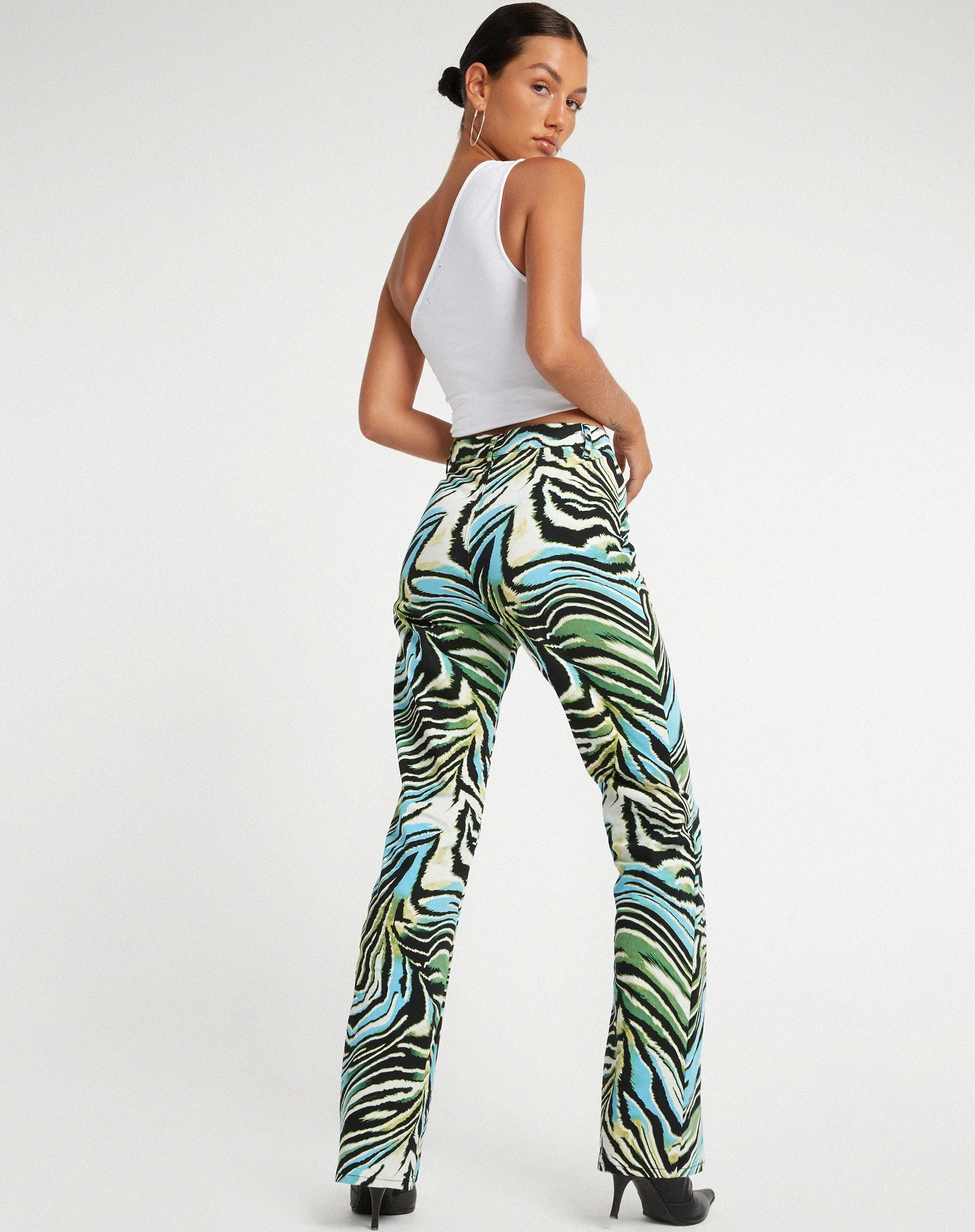 Zoven Schlaghose in Warped Zebra Blau - Image 4